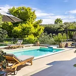 Politimi Luxury Retreat Villa