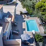 Politimi Luxury Retreat *